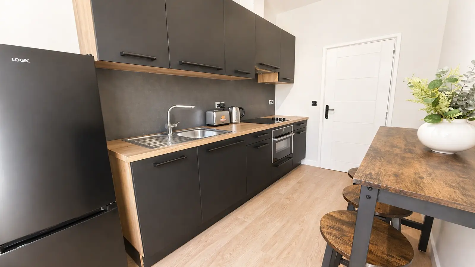 Flat Nelson Gardens in Greater London