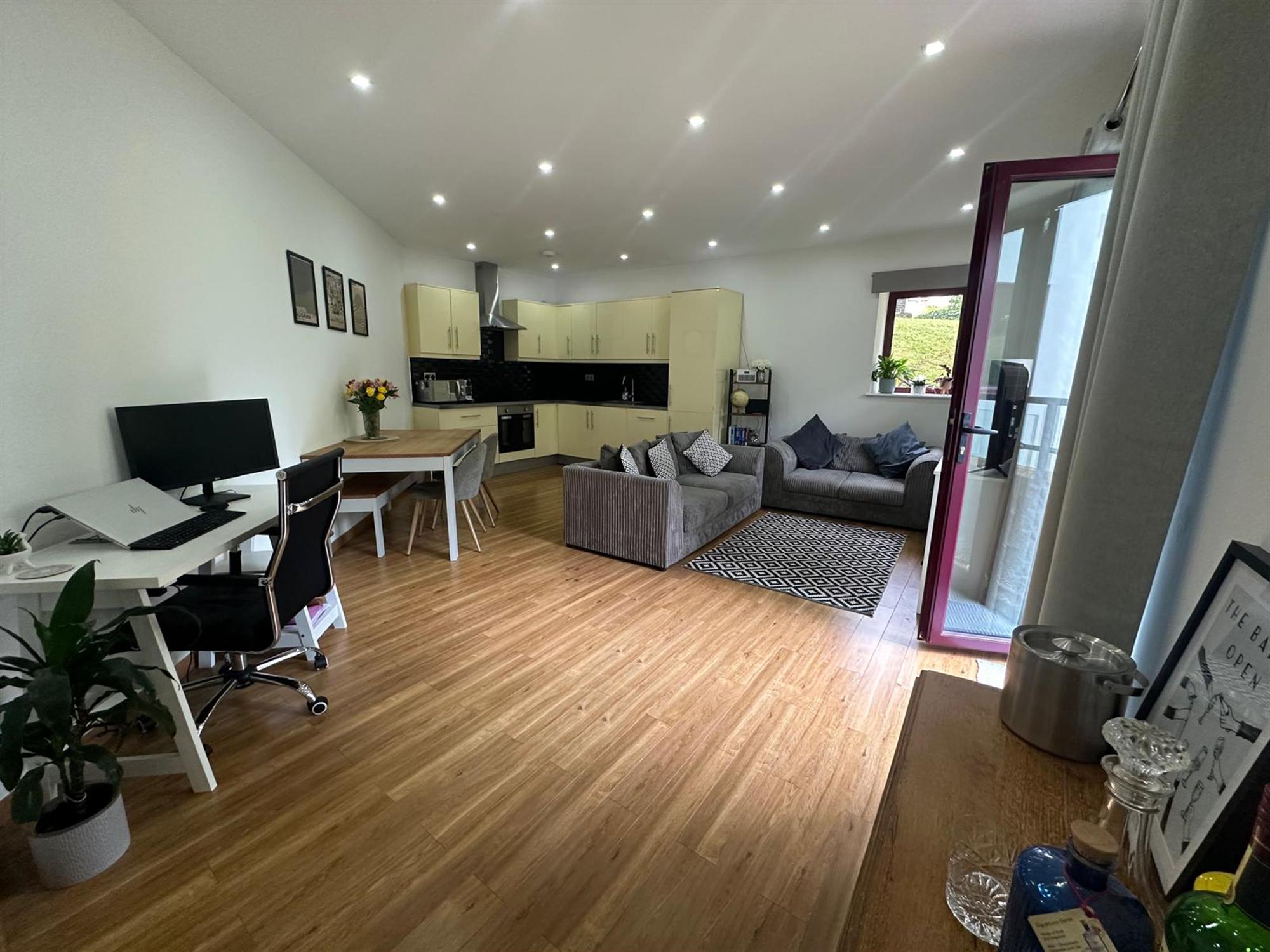 Flat Wickham Road in Fareham
