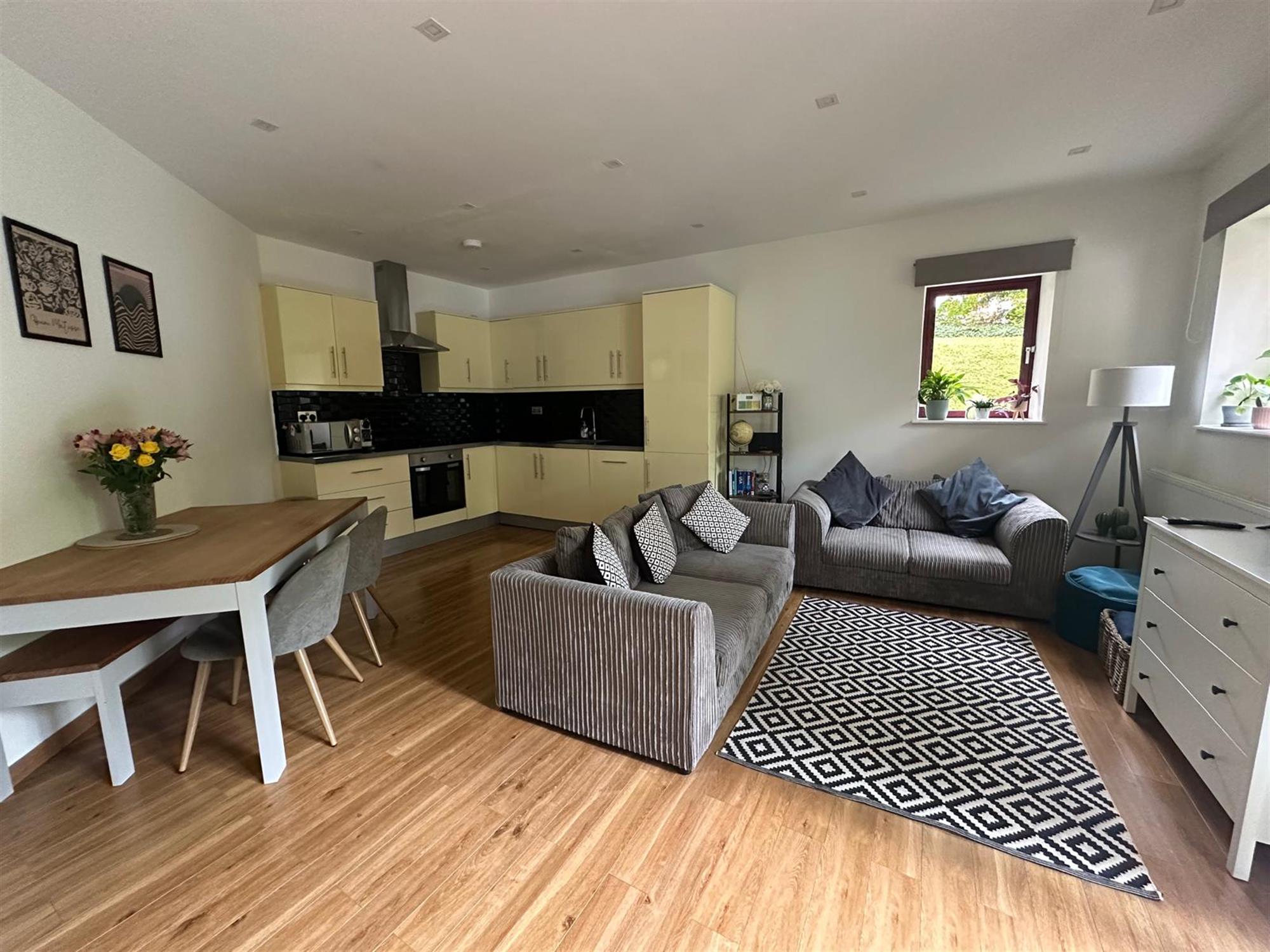 Flat Wickham Road in Fareham