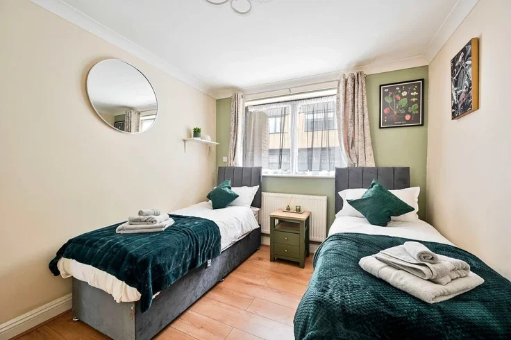 Flat Atherton Mews in Greater London