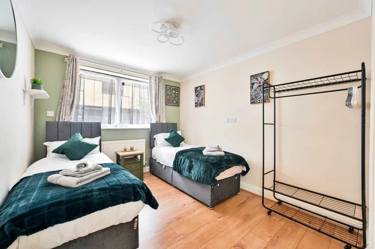 Flat Atherton Mews in Greater London