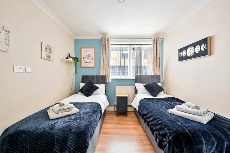 Flat Atherton Mews in Greater London