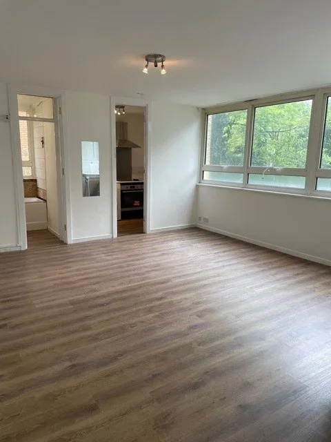 Flat Hornsey Lane in Greater London