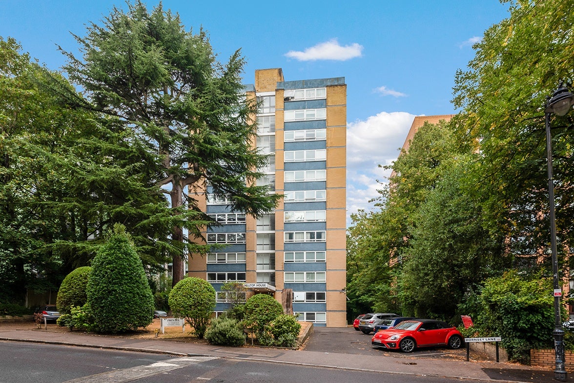 Flat Hornsey Lane in Greater London