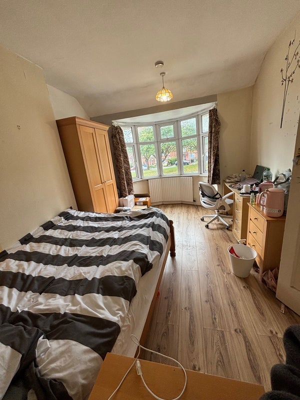 Room Harborne Park Road in Birmingham