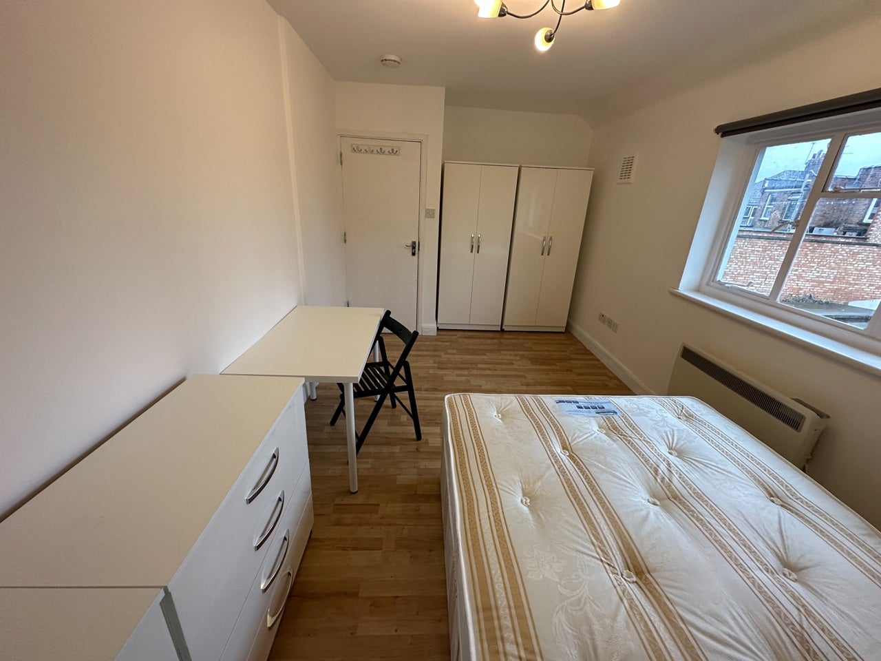 Room High Road in Greater London