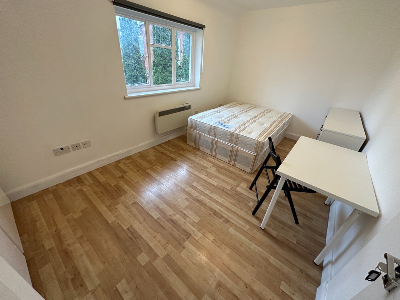 Room High Road in Greater London