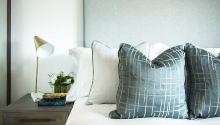 Flat Ponton Road in Greater London