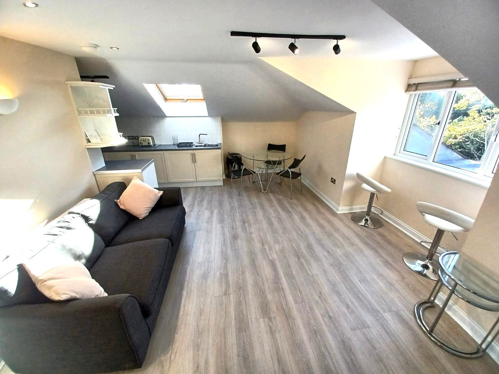 Flat Stonegate Road in Leeds