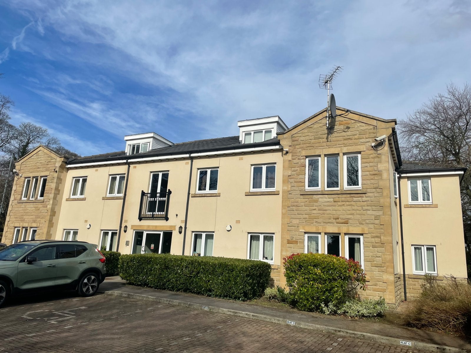 Flat Stonegate Road in Leeds