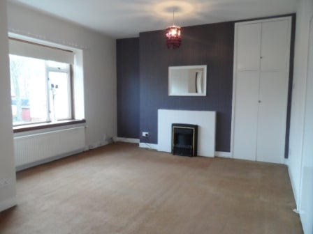 Flat Thornliebank Road in Glasgow