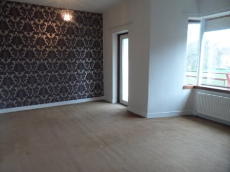 Flat Thornliebank Road in Glasgow