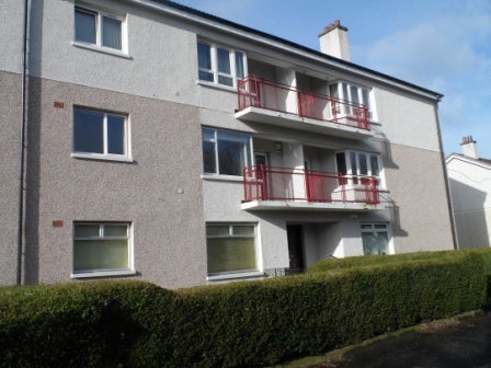 Flat Thornliebank Road in Glasgow
