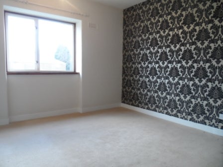 Flat Thornliebank Road in Glasgow