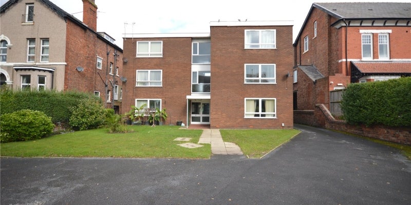 Flat Scarisbrick New Road in Southport