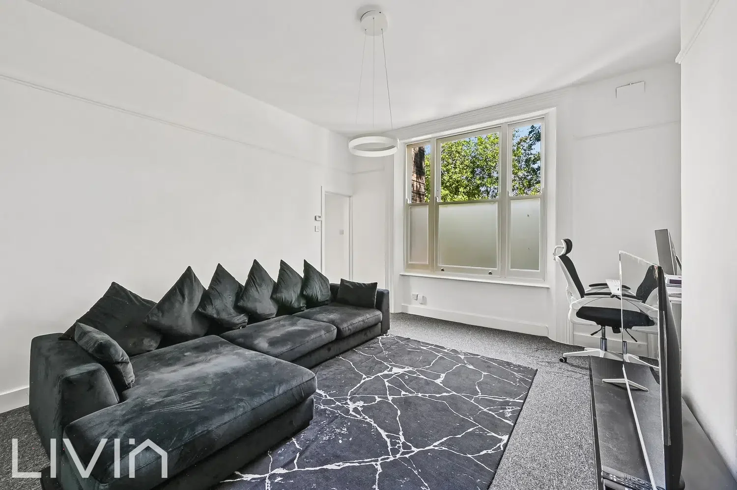 Flat Canning Road in Greater London