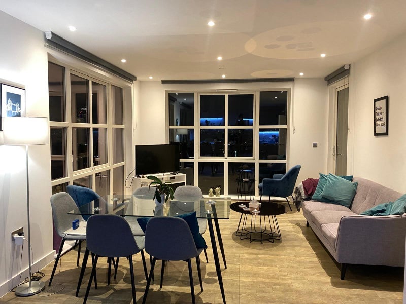 Room Surrey Quays Road in Greater London