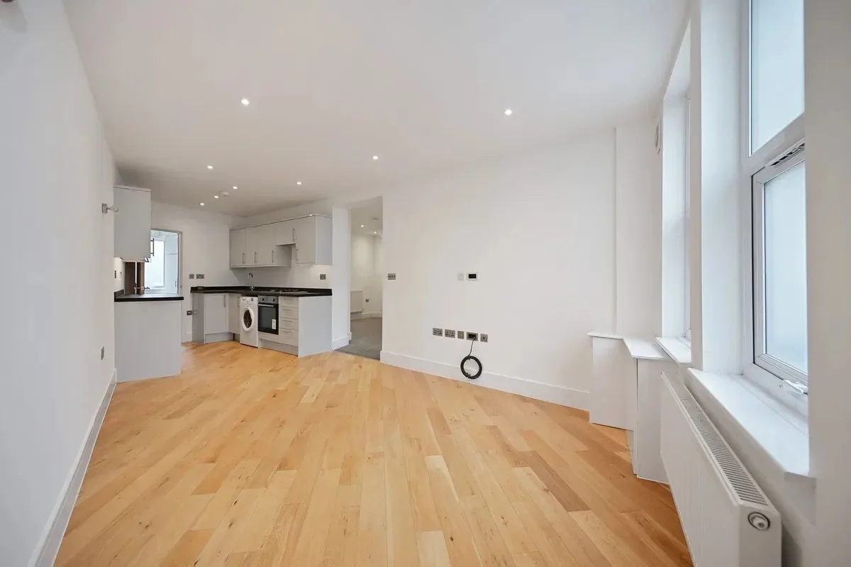 Flat Westmead Road in Greater London