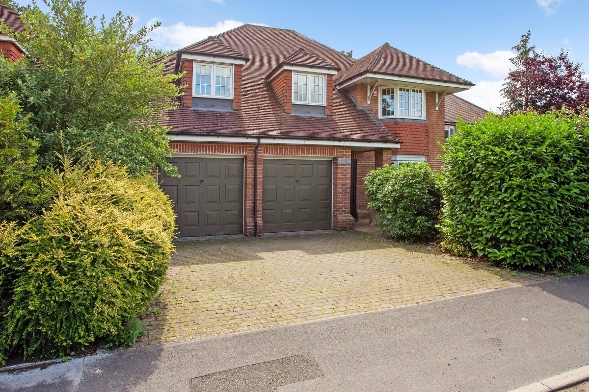House The Avenue in Brookside