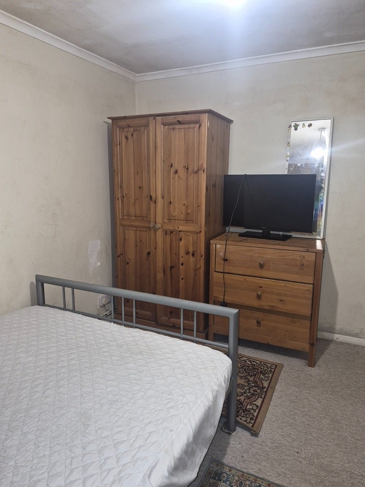 Room Trotsworth Court in Borough of Runnymede