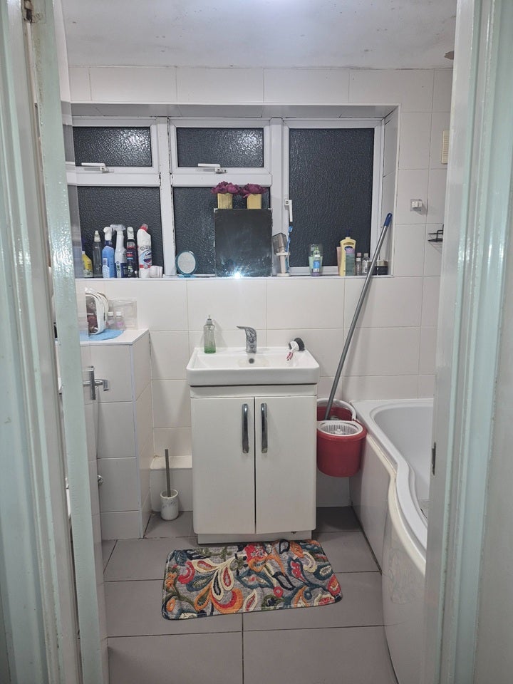 Room Trotsworth Court in Borough of Runnymede
