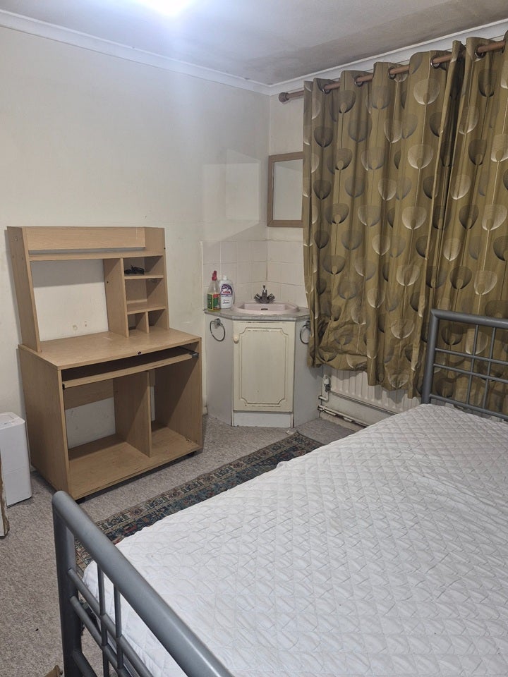 Room Trotsworth Court in Borough of Runnymede