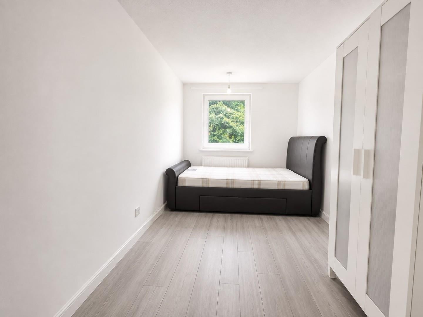 Flat Russel Road in Bournemouth