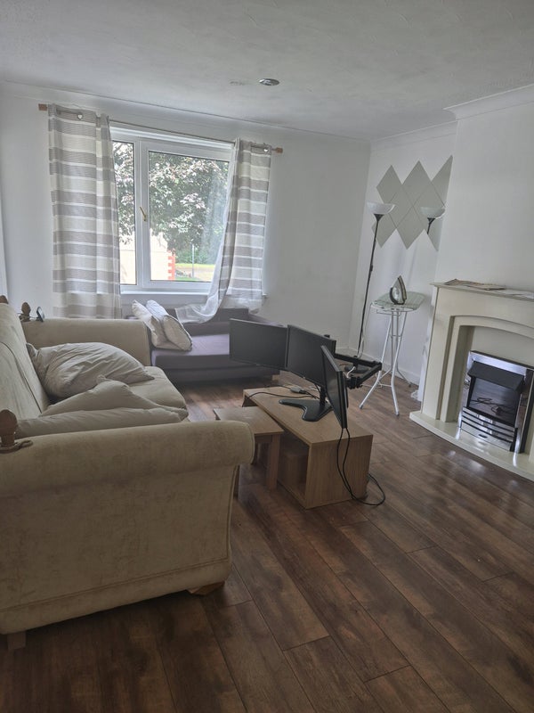 Room Armadale Path in Glasgow