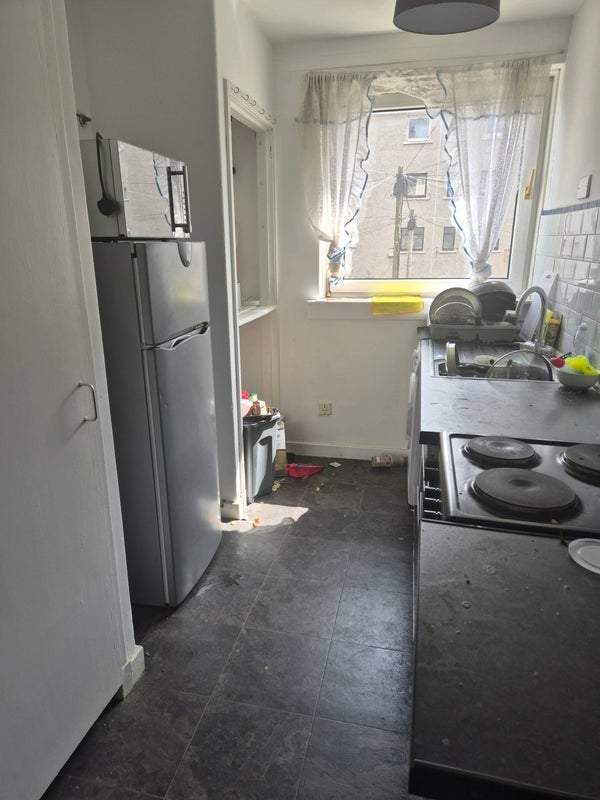 Room Armadale Path in Glasgow