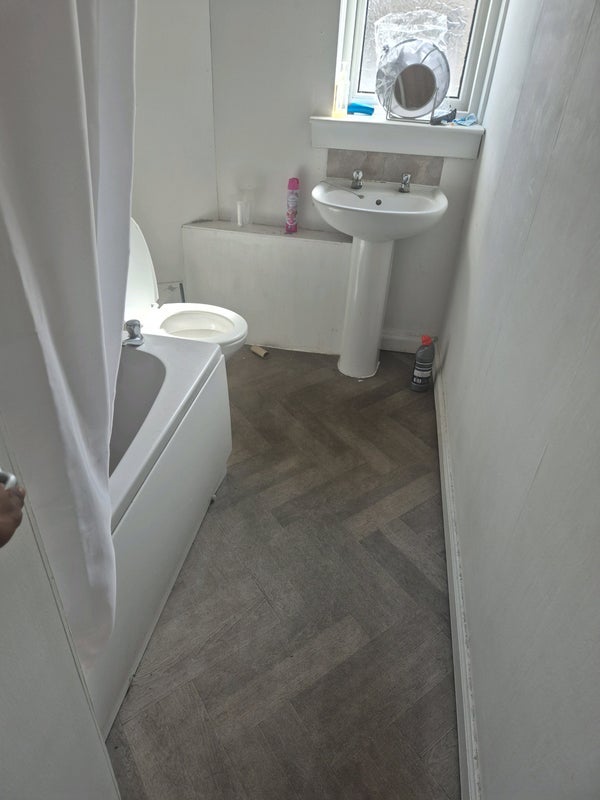 Room Armadale Path in Glasgow