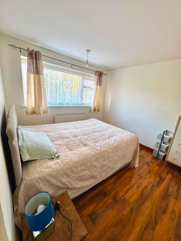 Room Weald Drive in Crawley