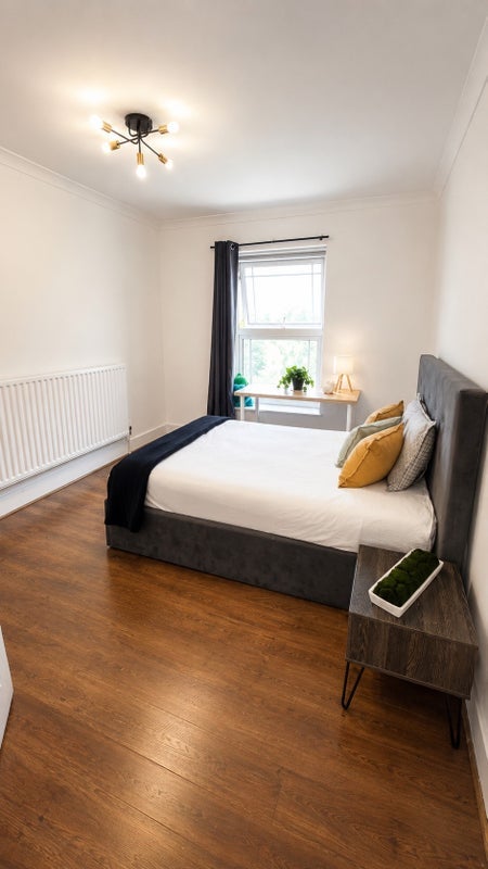 Room East India Dock Road in Greater London