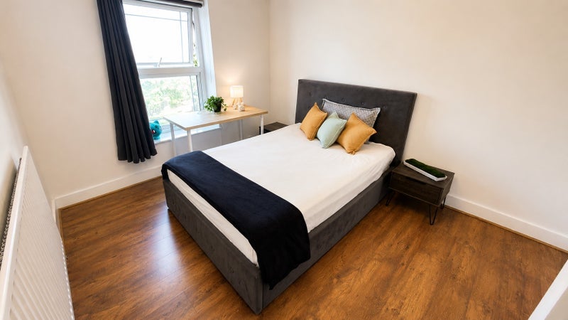 Room East India Dock Road in Greater London
