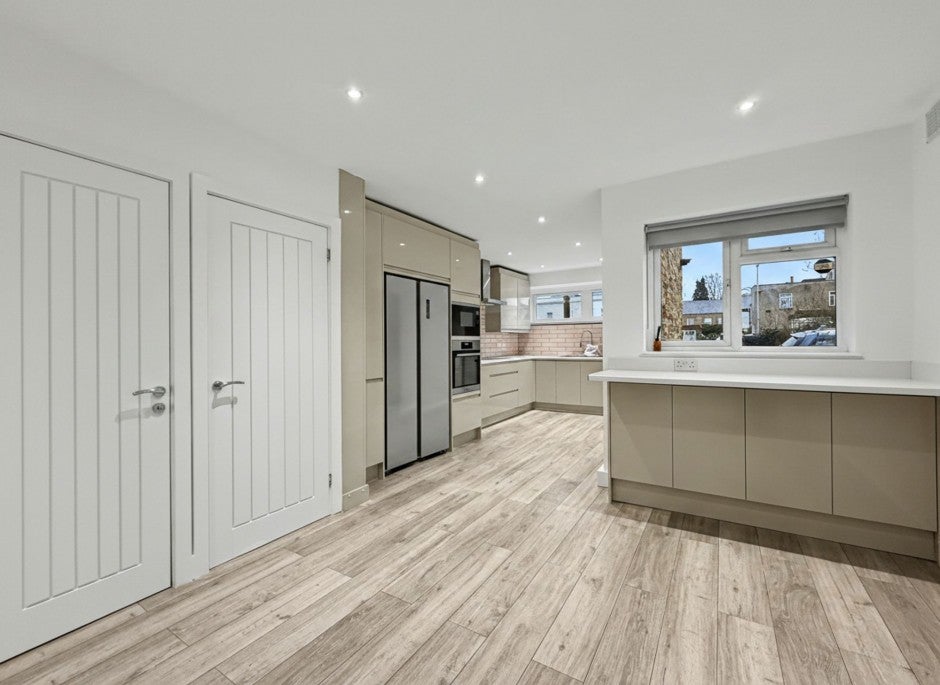 House Rockingham Parade in Greater London