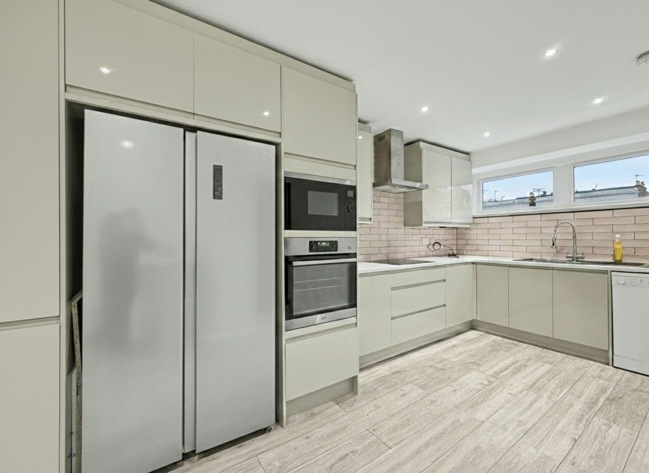 House Rockingham Parade in Greater London