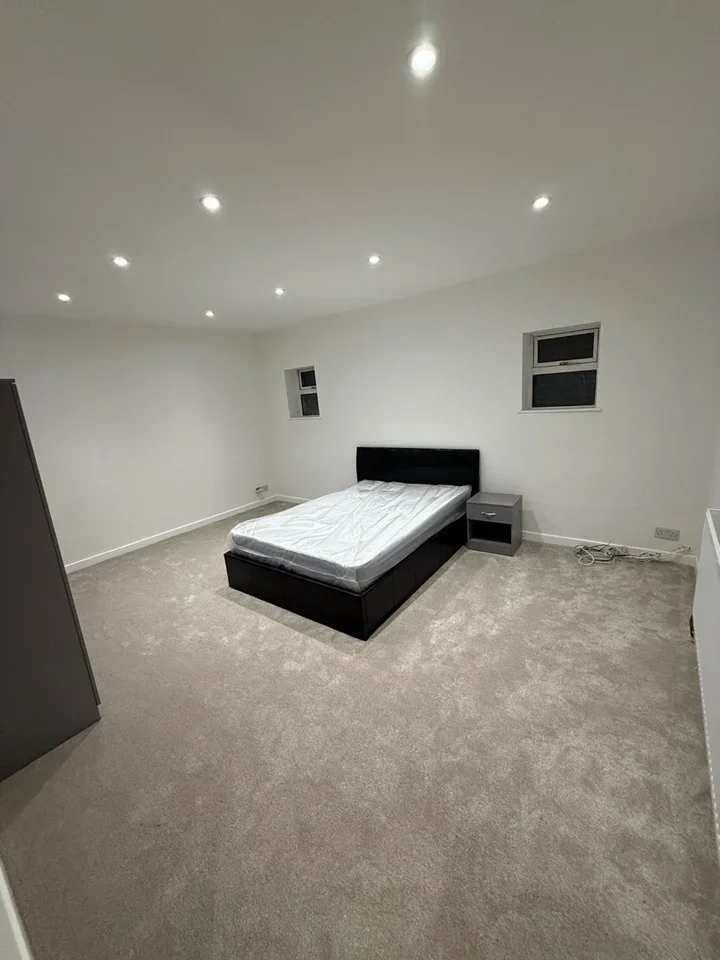 Room Shellbank Lane in Dartford