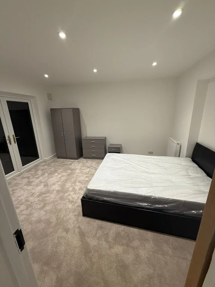 Room Shellbank Lane in Dartford
