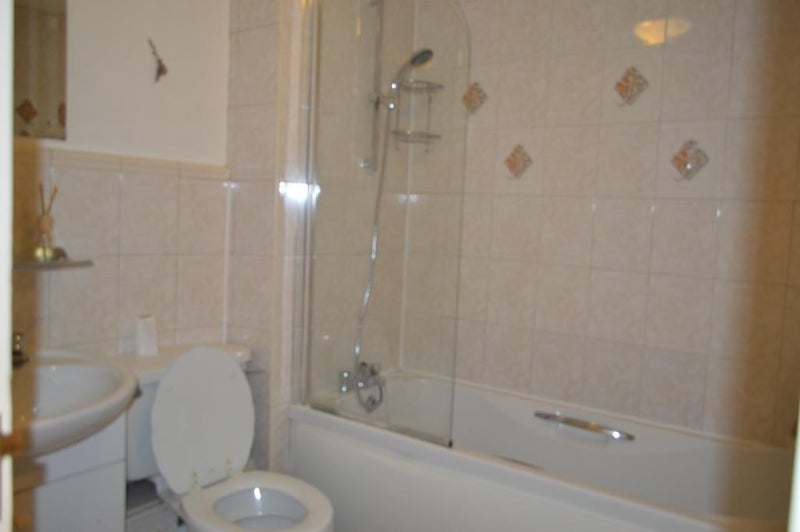 Flat Cheddar Close in Greater London