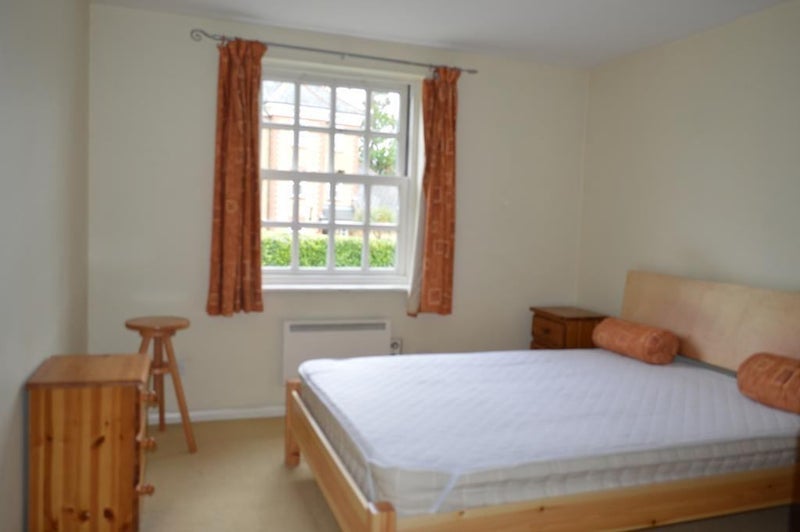Flat Cheddar Close in Greater London