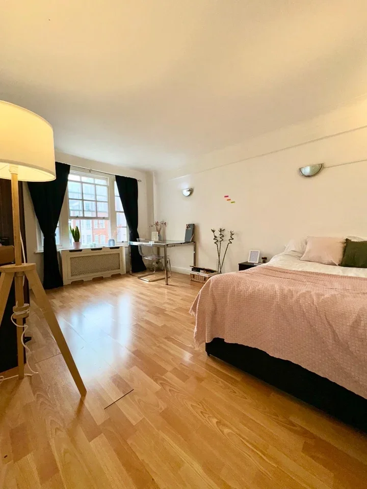 Room Park West Place in City of Westminster