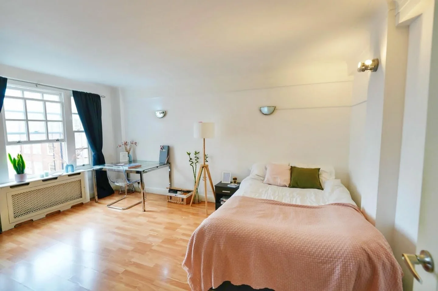 Room Park West Place in City of Westminster