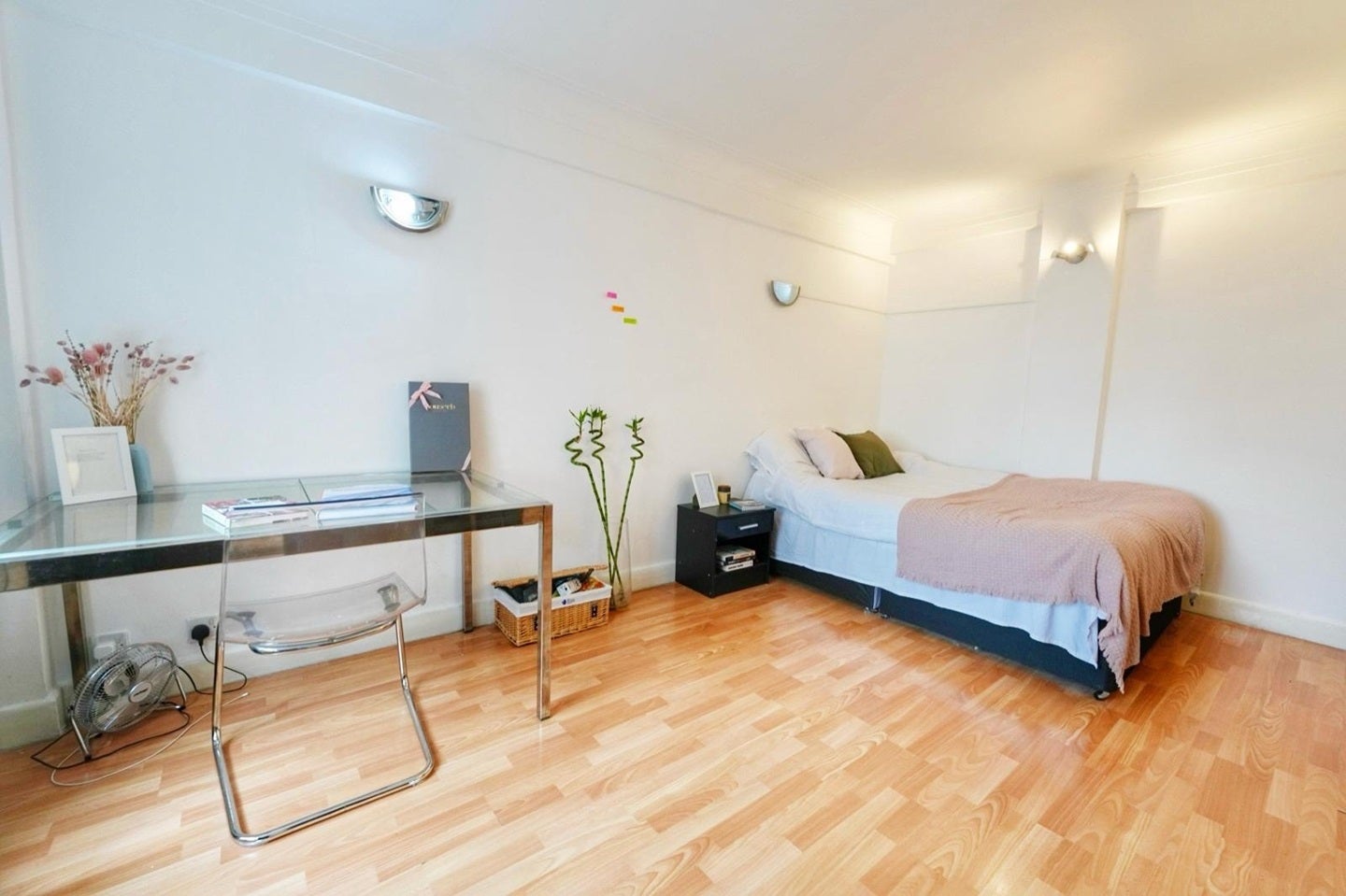 Room Park West Place in City of Westminster