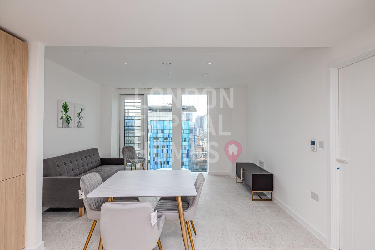 Flat Cendal Crescent in Greater London