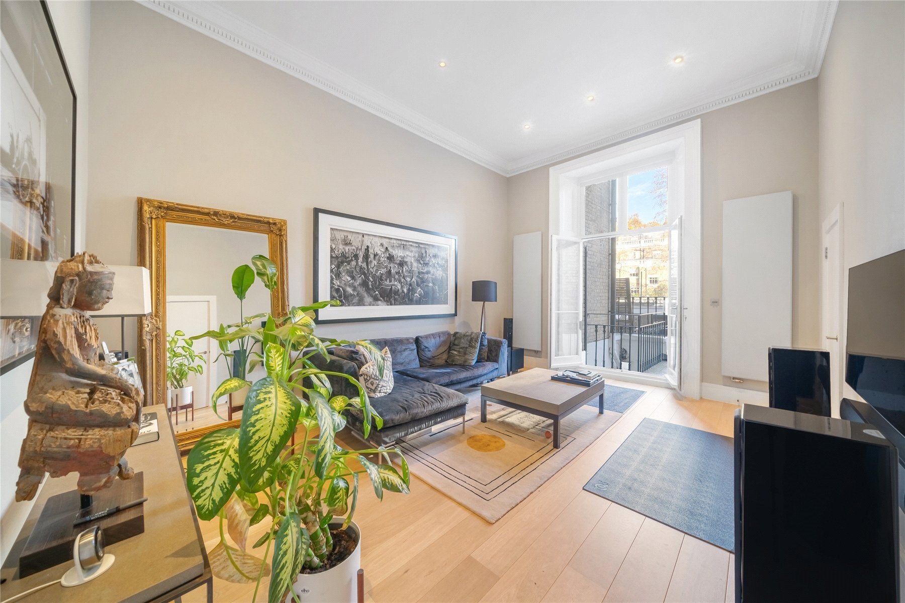 Flat Onslow Gardens in Greater London