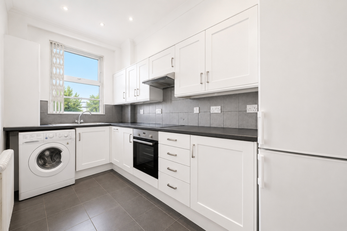 Flat Ladbroke Grove in Greater London