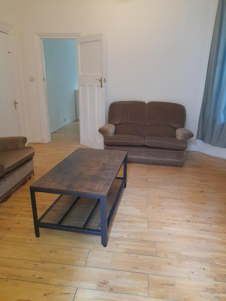 Flat Willoughby Road in Greater London
