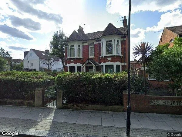 Flat Willoughby Road in Greater London