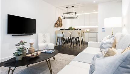 Flat Ponton Road in Greater London