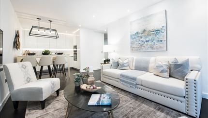 Flat Ponton Road in Greater London