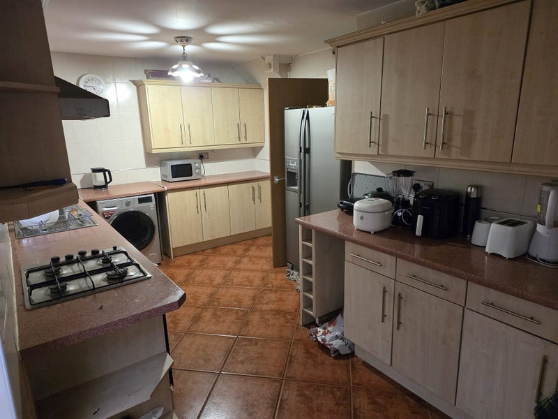 Room Abrahams Road in Crawley